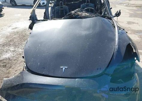 2025 Tesla Model Y Long Range Dual Motor Rear-Wheel Drive из США, поврежденный, VIN 7SAYGDED2SF262756